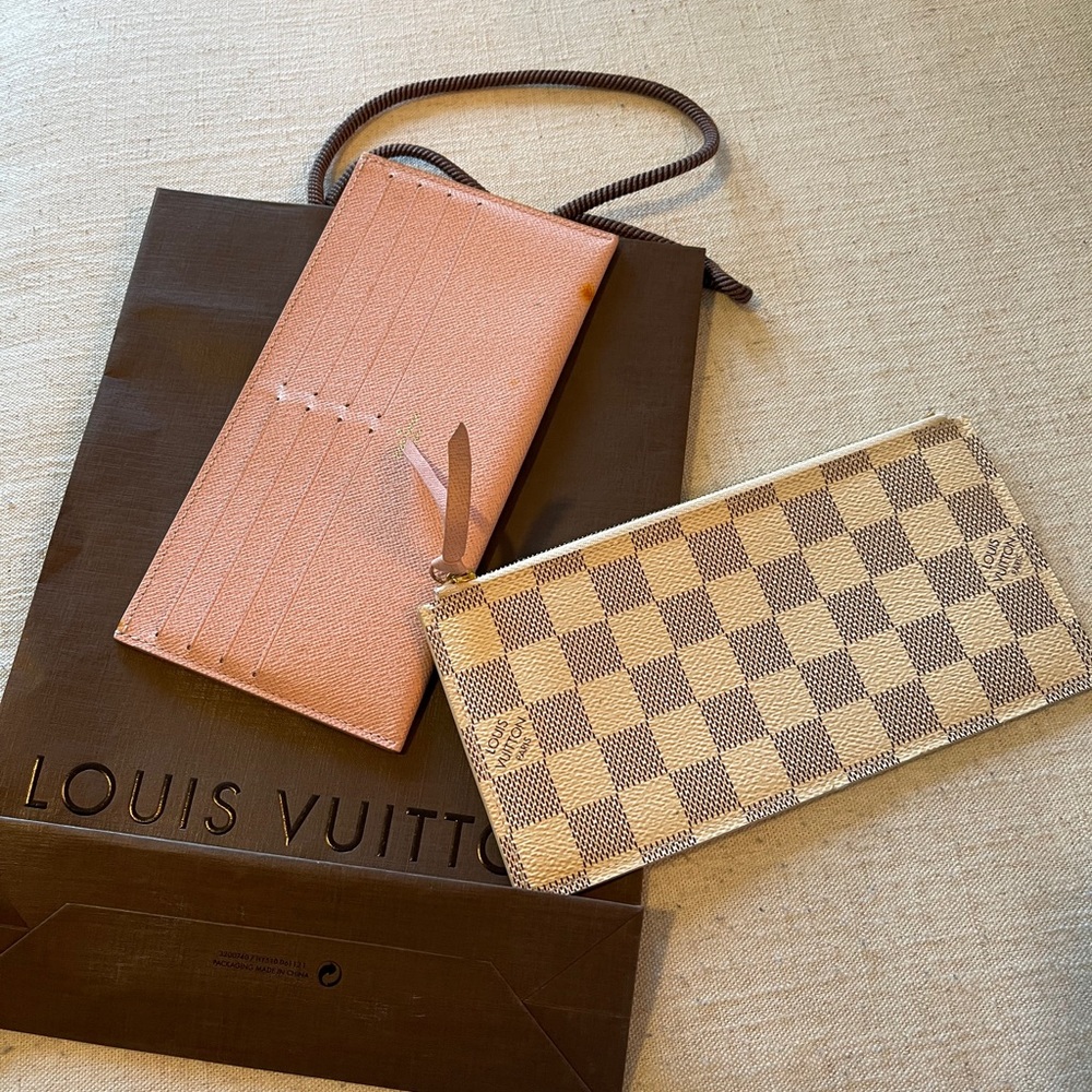 Crossbody with inserts